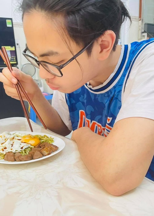 Cát Phượng thi thoảng đăng tải hình ảnh con trai trên trang cá nhân.