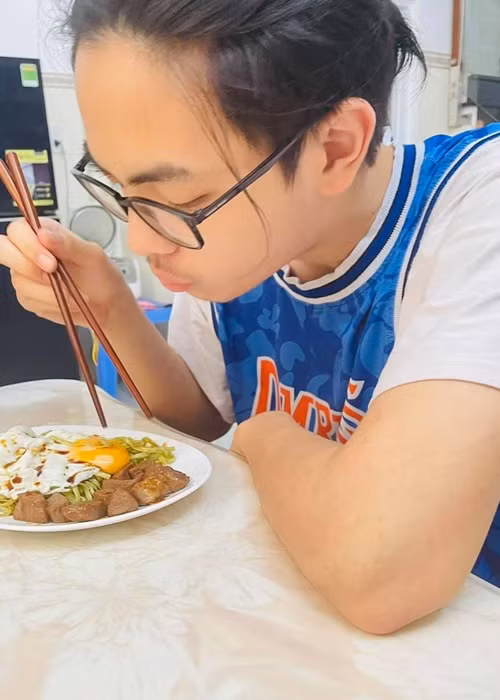 Cát Phượng thi thoảng đăng tải hình ảnh con trai trên trang cá nhân.