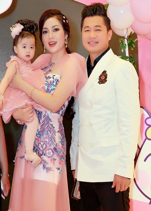 Huỳnh Tiên một mình chăm con nên nhiều khi cảm thấy rất buồn tủi.