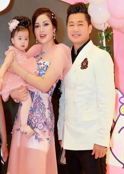 Huỳnh Tiên một mình chăm con nên nhiều khi cảm thấy rất buồn tủi.