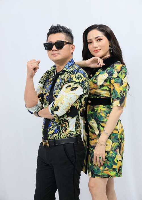 Huỳnh Tiên từng phủ nhận tin đồn cưới chạy bầu: “Một ngày nọ, anh Vũ nói với tôi: “Em có chấp nhận làm vợ anh không?” Tôi gật đầu đồng ý. Thời điểm đó, chúng tôi vẫn chưa đón nhận tin vui. Chúng tôi nghĩ, sau khi cưới thì có con chỉ là chuyện sớm muộn. Nhưng tôi không nghĩ mình sẽ có con trong lúc đó. Chúng tôi biết nhau khoảng tháng 10, ngay sau đó đã lên kế hoạch cưới vào tháng 5 chứ không hề cưới chạy bầu như nhiều người nói”. Huỳnh Tiên cũng bật mí, cô phát hiện mang thai vào tháng 2/2018. Ảnh: Saostar