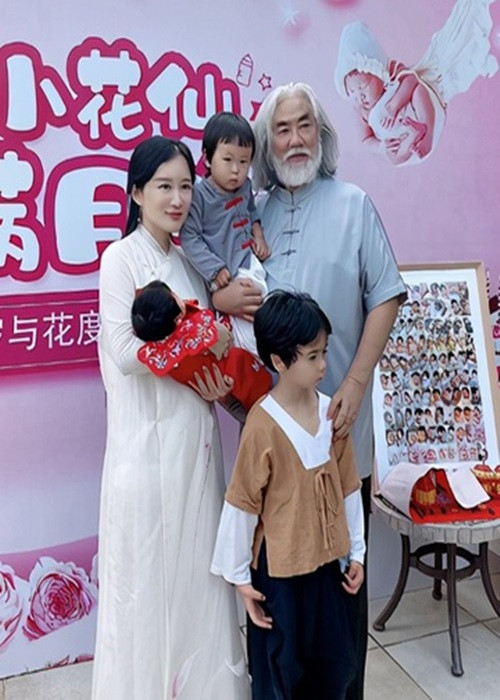 Trước khi đến với Trương Kỷ Trung, Đỗ Tinh Lâm từng qua 1 lần đò và có một cậu con trai.