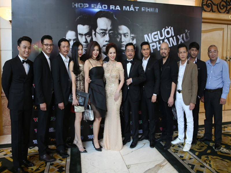 “Người phán xử” lên sóng năm 2017, thuộc thể loại hình sự, với nhân vật trung tâm là ông trùm thế giới ngầm Phan Quân. Phim do ba đạo diễn thực hiện gồm Khải Anh, Mai Hiền và Danh Dũng. Dàn diễn viên phim “Người phán xử” gồm nhiều nghệ sĩ gạo cội và diễn viên trẻ tài năng như: NSND Hoàng Dũng, NSND Trung Anh, Việt Anh, Hồng Đăng….Ảnh: VTV