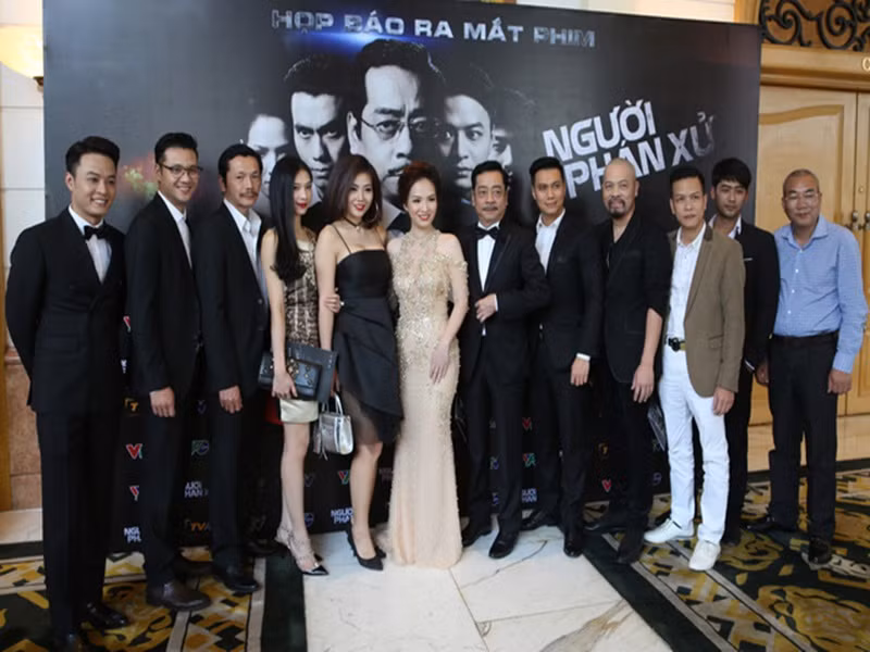 “Người phán xử” lên sóng năm 2017, thuộc thể loại hình sự, với nhân vật trung tâm là ông trùm thế giới ngầm Phan Quân. Phim do ba đạo diễn thực hiện gồm Khải Anh, Mai Hiền và Danh Dũng. Dàn diễn viên phim “Người phán xử” gồm nhiều nghệ sĩ gạo cội và diễn viên trẻ tài năng như: NSND Hoàng Dũng, NSND Trung Anh, Việt Anh, Hồng Đăng….Ảnh: VTV