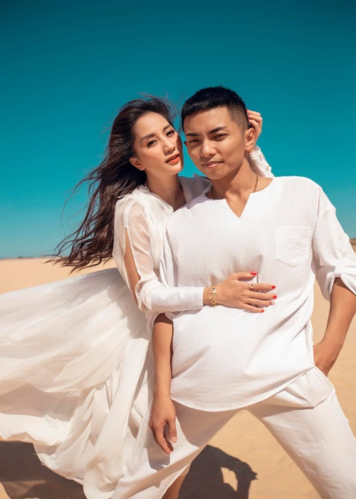 Mỗi lần Khánh Thi bị mỉa mai, Phan Hiển đáp trả gay gắt. Như gần đây, khi Khánh Thi bị diễn viên Trà My mỉa mai "bẫy phi công", Phan Hiển cho biết, chính anh là người chủ động trong chuyện tình cảm. Nam vũ công nhắn nhủ Trà My không được tiếp tục dùng những lời lẽ gây tổn thương hay xúc phạm đến Khánh Thi.