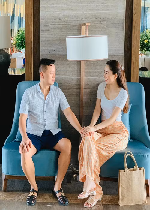 Bên cạnh thời gian chăm sóc gia đình, nàng á hậu hỗ trợ ông xã điều hành công việc kinh doanh.