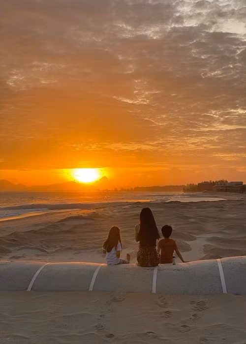 Vợ chồng Tăng Thanh Hà giấu mặt các con để các bé có cuộc sống bình thường như bao đứa trẻ khác.