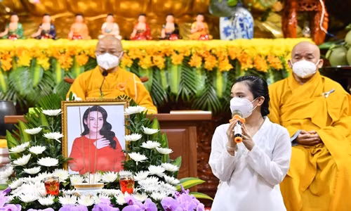 Phi Nhung hat tren giuong benh truoc khi qua doi-Hinh-3