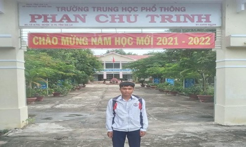 Vuot len hoan canh, cau hoc tro nguoi dan toc Jrai thanh thu khoa truong Sy quan