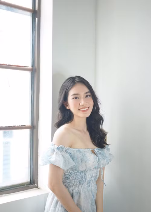 Nàng á hậu hội tụ đủ cả về vẻ đẹp ngoại hình, trí tuệ và lòng nhân ái.