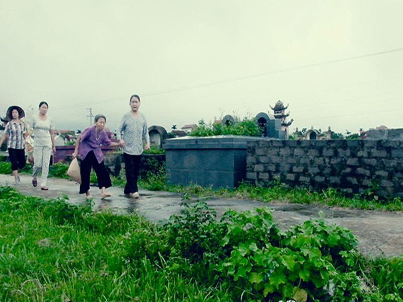 Đạo diễn Tạ Quỳnh Tư còn đoạt nhiều giải thưởng khác như Cánh diều Bạc cho phim tài liệu 2017 - 2018 và giải nhì Giải thưởng Truyền hình Thế giới của Viện Phát triển Truyền hình châu Á Thái Bình Dương - AIBD năm 2018 cho phim “Miền đất hứa”, Giải thưởng Phim tài liệu ấn tượng - VTV Awards 2019 cho phim “Đường về”. Ảnh: Nhân dân cuối tuần