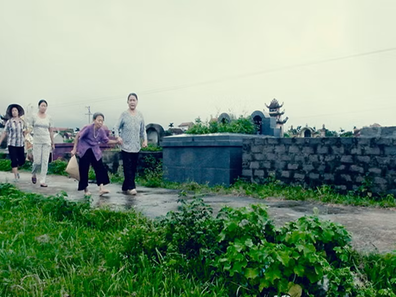 Đạo diễn Tạ Quỳnh Tư còn đoạt nhiều giải thưởng khác như Cánh diều Bạc cho phim tài liệu 2017 - 2018 và giải nhì Giải thưởng Truyền hình Thế giới của Viện Phát triển Truyền hình châu Á Thái Bình Dương - AIBD năm 2018 cho phim “Miền đất hứa”, Giải thưởng Phim tài liệu ấn tượng - VTV Awards 2019 cho phim “Đường về”. Ảnh: Nhân dân cuối tuần