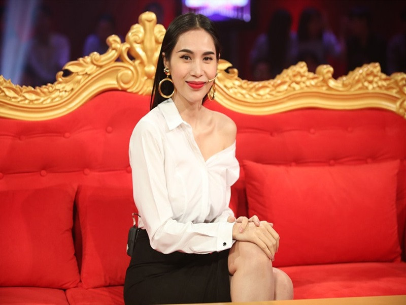 Thủy Tiên chia sẻ lý do không đôi co với tình cũ: “Chuyện hai người chia tay rồi lôi nhau lên báo nói xấu, kể tội nhau, rồi đôi co qua lại rất rẻ tiền. Nếu tôi nói ra mọi chuyện, Phúc sẽ chẳng yên bình như bây giờ. Thực tình, tôi thấy thương cho Phúc và không muốn đôi co gì nữa”. Ảnh: Lao động