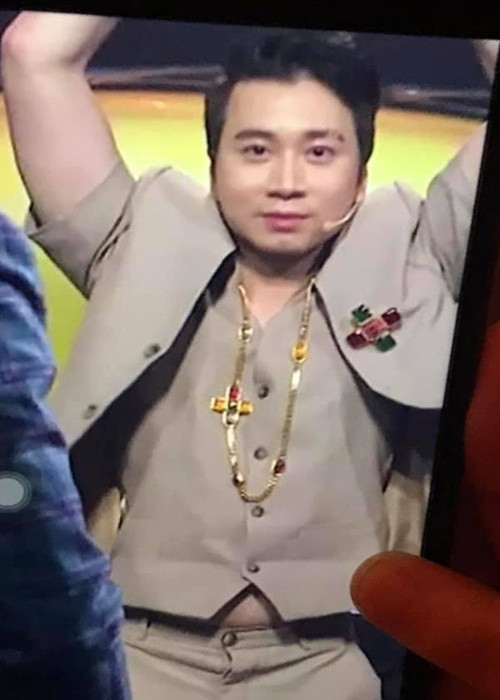 Thành viên Running Man Vietnam mùa 2 - rapper Karik từng bị học trò "bóc phốt" bụng mỡ.