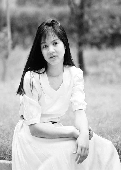 Diễm Quỳnh bắt đầu bén duyên với công việc MC khi đi thử việc ở VTV3 vào mùa hè năm 1996. Sau khi tốt nghiệp xong, cô quyết tâm làm việc tại VTV3 thay vì trở lại dạy tiếng Trung. Ảnh: Thời đại plus