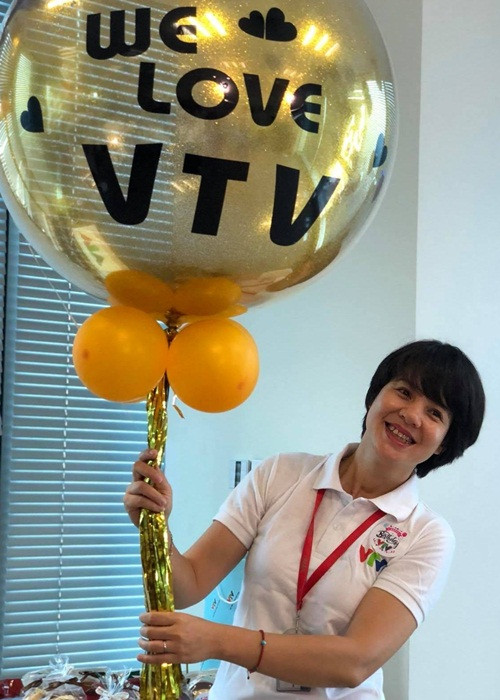 Nữ MC Diễm Quỳnh từng tham gia dịch các bộ phim Trung Quốc trên VTV như “Vương triều Ung Chính”, “Con đường lạc đà”, “Lã Bất Vi”. Nữ MC cho biết, bộ phim nào cô cũng dịch dang dở bởi bị công việc khác chi phối. Ảnh: VTV