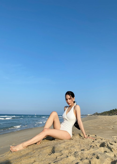 “Gái hai con” Kiều Anh sở hữu vòng một căng đầy, vòng eo săn chắc và vòng ba nảy nở.