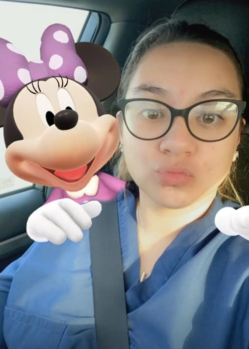 Ở Mỹ, con gái ruột của Phi Nhung sống tự lập. Em tự lái xe đi làm, nấu cơm, giặt giũ.