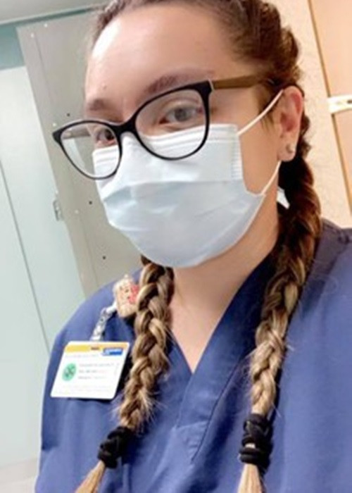 Công việc của con gái Phi Nhung rất bận rộn, nhất là vào thời điểm dịch bệnh COVID-19. Bản thân Wendy từng mắc COVID-19 nhưng giấu Phi Nhung. "Trong khi tôi ở Việt Nam lo làm việc và chăm sóc cho các bé còn nhỏ, vậy mà con mình sinh ra trong lúc đau ốm tôi không ở bên cạnh để chăm sóc, đau lòng lắm", Phi Nhung từng chia sẻ.