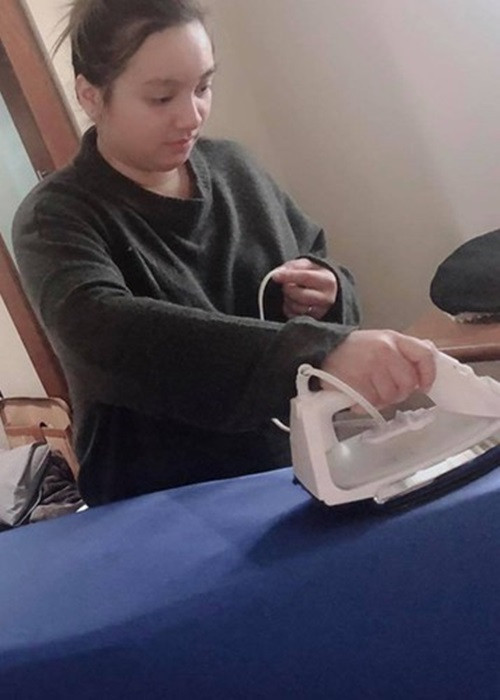 Wendy cũng sống giản dị giống mẹ.