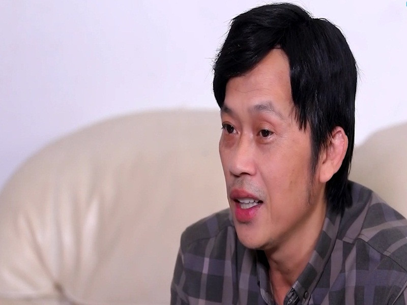 Đầu tháng 6, trên mạng xã hội lan truyền hình ảnh một tờ giấy vay nợ 5 tỷ đồng, trong đó tên người vay là Hoài Linh. Theo Sức khỏe và đời sống, nghệ sĩ Hoài Linh không vay ai số tiền 5 tỷ đồng để trả nợ hoặc bù vào tiền quỹ ủng hộ người dân miền Trung. Đại diện của Hoài Linh cũng khẳng định, hình ảnh và nội dung giấy vay nợ là giả, không loại trừ đây là hành động nhằm bôi nhọ, hạ thấp danh dự, uy tín của Hoài Linh.