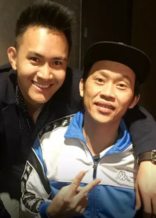 Dù ở ẩn, thời gian qua, Hoài Linh vẫn dính thị phi. Ít ngày trước, cư dân mạng lan truyền tin đồn Võ Lê Thành Vinh chỉ là con nuôi của Hoài Linh. Phía Thành Vinh chia sẻ trên Doanh nghiệp và tiếp thị: “Họ muốn nói gì thì nói. Tôi và nhà không quan tâm. Chuyện trong nhà, người trong nhà còn không biết mà người ngoài biết, hay thiệt”.