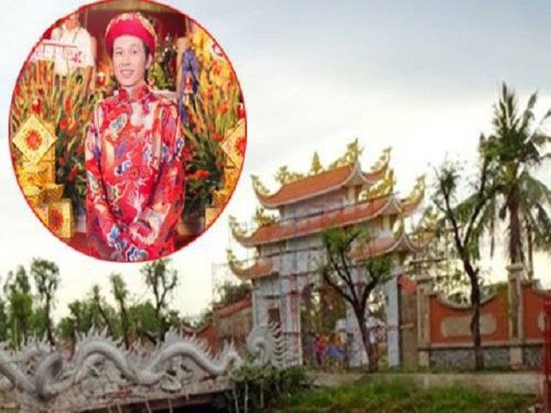 Cũng trong tháng 6/2021, Hoài Linh bị một cư dân mạng tố nợ tiền gỗ xây nhà thờ Tổ nghiệp hoàn thành năm 2016. Theo người tố, phía người thân của họ đã cho đơn vị cung cấp gỗ vay một khoản tiền. Khi đòi lại thì bên đơn vị lại lấy lý do chưa nhận được tiền từ công trình nhà thờ Tổ của Hoài Linh để khất lần khất lượt. Tuy nhiên, người tố không đưa ra bất cứ bằng chứng nào. Còn phía Hoài Linh phủ nhận chuyện nợ nần vì mọi chi phí đã được thanh toán và có hóa đơn. Ảnh: Công Lý