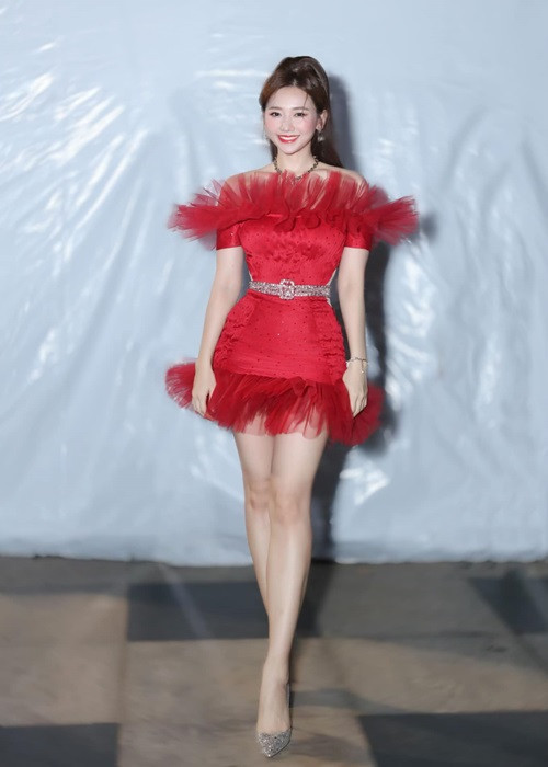 Thân hình mảnh mai đáng ghen tỵ của Hari Won ở tuổi 36.