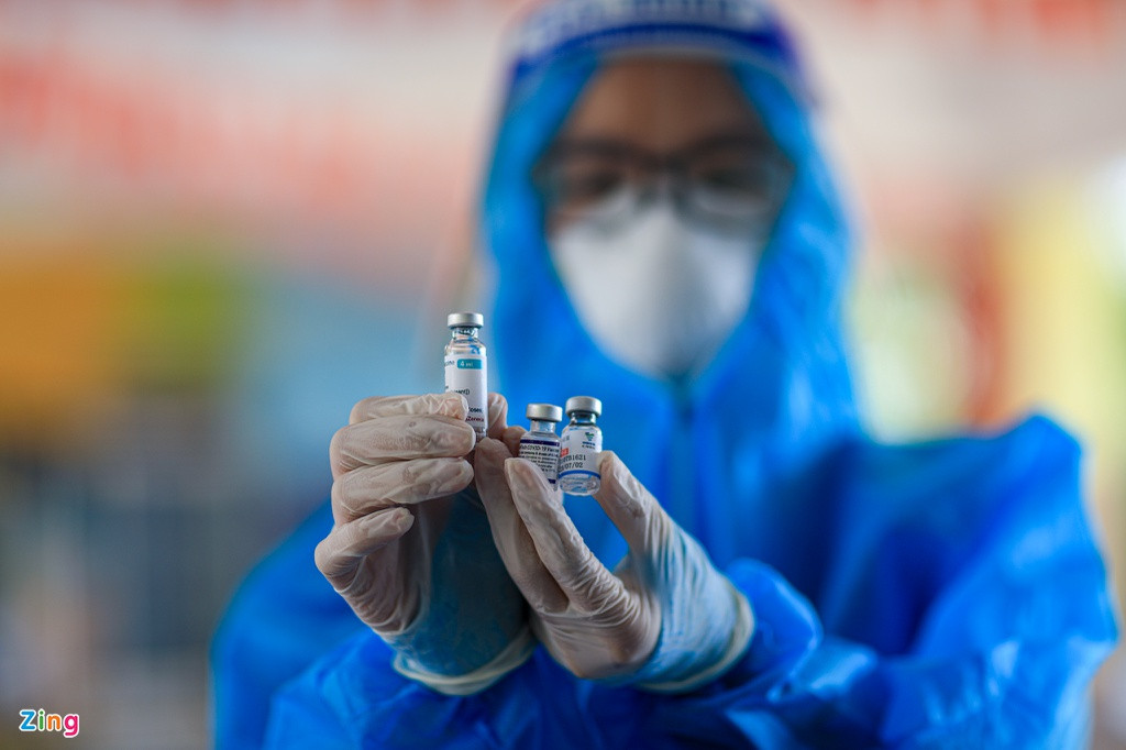 Các loại vaccine được tiêm cho người dân gồm Vero Cell, Pfizer và Astra Zeneca. Tuy nhiên, đa số đối tượng đi tiêm ở điểm này là những người được tiêm vaccine Vero Cell 3 tuần trước đó.