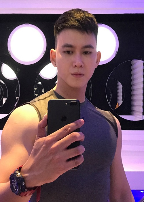 Nam MC sở hữu gương mặt điển trai, vóc dáng chuẩn người mẫu với chiều cao 1m76, nặng 74 kg. Ảnh: Người đưa tin