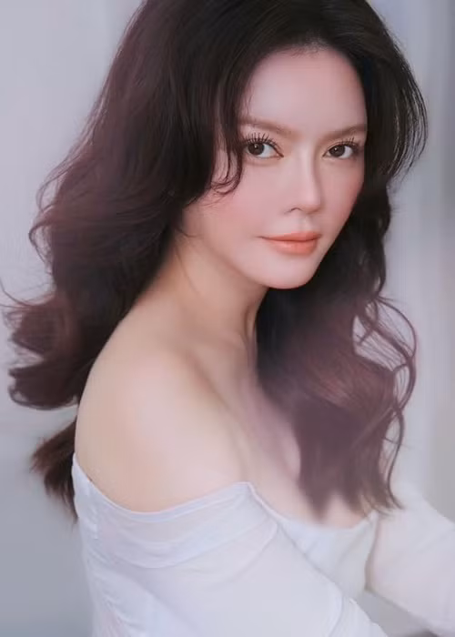 Vòng một của Lý Nhã Kỳ căng đầy, đẹp tự nhiên.