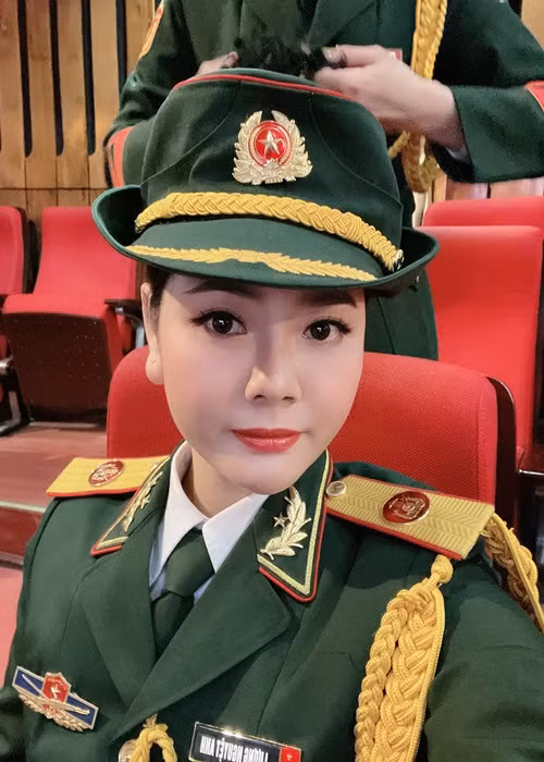 Tại phần thi biểu diễn nghệ thuật, Lương Nguyệt Anh hát chầu văn “Cô đôi thượng ngàn”, bài dân ca Nga “Ôi, trời hãy còn chưa tối” và song ca bài aria “Bóng ma trong nhà hát” cùng ca sĩ Trịnh Văn Phương.