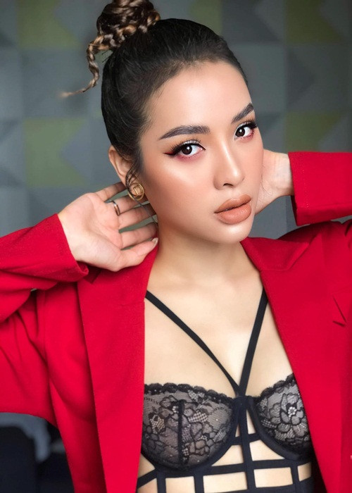 Phương Trinh Jolie cho rằng nếu quen một người phụ nữ quá thành công, có thu nhập cao thì bản thân người bạn trai hoặc người chồng sẽ cảm thấy tự ti nên việc đặt tiêu chuẩn bạn trai thu nhập hơn 100 triệu là để cô giữ hạnh phúc cho cả hai.