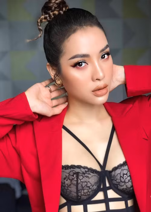 Phương Trinh Jolie cho rằng nếu quen một người phụ nữ quá thành công, có thu nhập cao thì bản thân người bạn trai hoặc người chồng sẽ cảm thấy tự ti nên việc đặt tiêu chuẩn bạn trai thu nhập hơn 100 triệu là để cô giữ hạnh phúc cho cả hai.