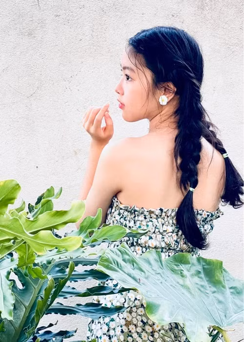 Con gái của Quyền Linh nhận được nhiều lời khen ngợi cho nhan sắc khả ái ở tuổi 15.