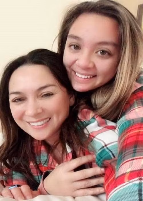 Phi Nhung chia sẻ, cô dạy con gái ruột Wendy thế nào thì dạy các con nuôi vậy. Giọng ca “Áo mới Cà Mau” cho biết, cô muốn Wendy tự lập sớm nên khi con gái còn nhỏ, cô đã cho rửa chén, tự chuẩn bị bữa sáng.