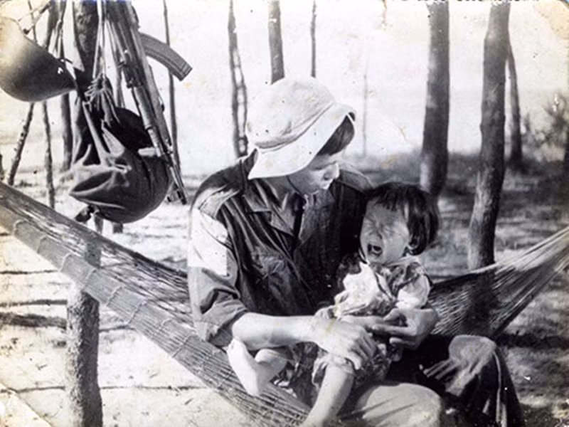 Theo Khám phá, con gái của đạo diễn Long Vân có vai diễn đầu tiên năm 18 tháng tuổi khi đóng phim "Người đôi bờ". Ảnh: Khám phá