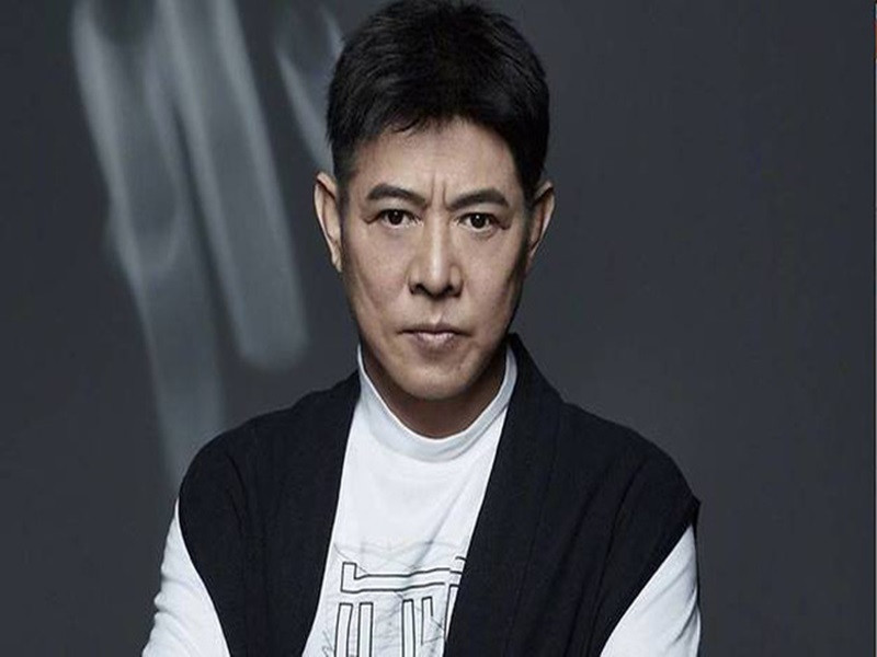 Ngoài đóng phim, Lý Liên Kiệt còn đầu tư bất động sản. Anh sở hữu một trung tâm thương mại hạng trung với diện tích hơn 5.000 m2 ở Thượng Hải có giá khoảng 30 triệu USD cùng nhiều bất động sản tại Hong Kong, Singapore và Mỹ. Bên cạnh đó, Lý Liên Kiệt còn là cổ đông lớn trong Alibaba Pictures Group của Jack Ma. Ảnh: VTV