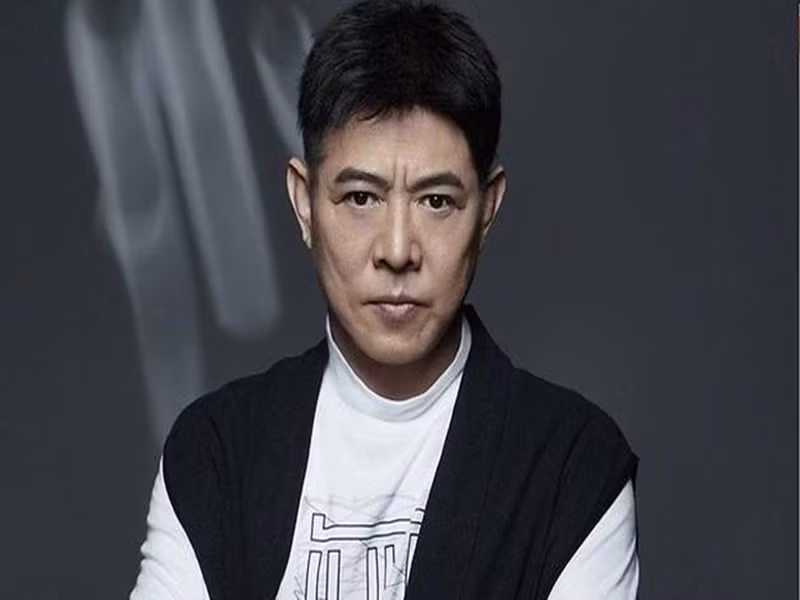 Ngoài đóng phim, Lý Liên Kiệt còn đầu tư bất động sản. Anh sở hữu một trung tâm thương mại hạng trung với diện tích hơn 5.000 m2 ở Thượng Hải có giá khoảng 30 triệu USD cùng nhiều bất động sản tại Hong Kong, Singapore và Mỹ. Bên cạnh đó, Lý Liên Kiệt còn là cổ đông lớn trong Alibaba Pictures Group của Jack Ma. Ảnh: VTV