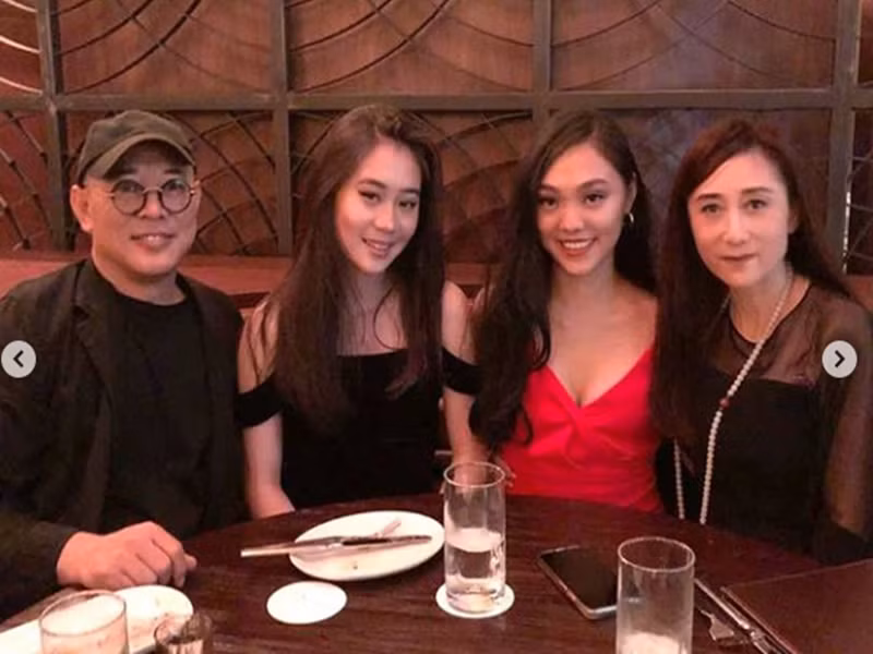 Đến nay, Lý Liên Kiệt sở hữu khối tài sản hơn 300 triệu USD (khoảng 7 nghìn tỷ đồng). Năm 2020, anh quyết định đưa toàn bộ tài sản cho bà xã Lợi Trí quản lý và toàn quyền đầu tư, chi tiêu.