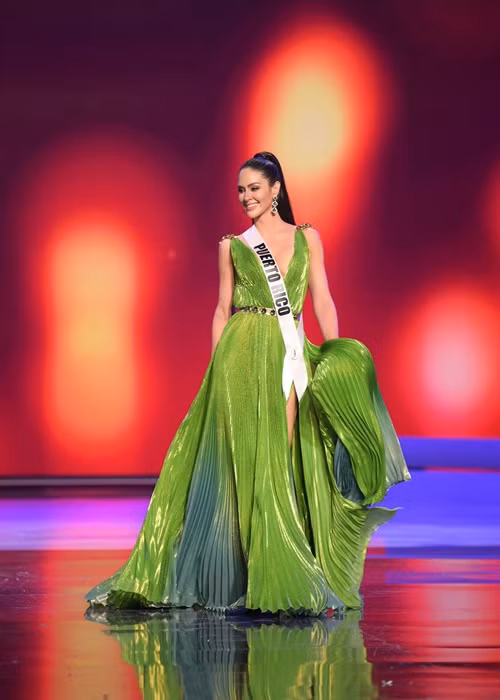 Hoa hậu Hoàn vũ Puerto Rico - Estefania Soto cũng được các chuyên gia của chuyên trang sắc đẹp Global Beauties bình chọn vào top 20.