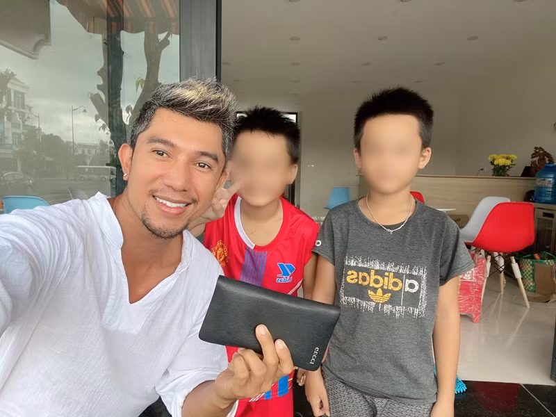 Lương Bằng Quang phủ nhận nghi vấn vất vả mưu sinh khi làm việc tại khách sạn.