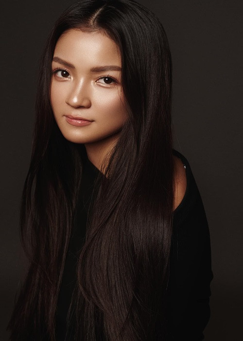 Thủy Top tốt nghiệp với tấm bằng cử nhân xuất sắc về ngành truyền thông ở trường St Francis College, New York (Mỹ). Về nước, Thủy Top là CEO, đồng thời là người sáng lập một công ty truyền thông giải trí.