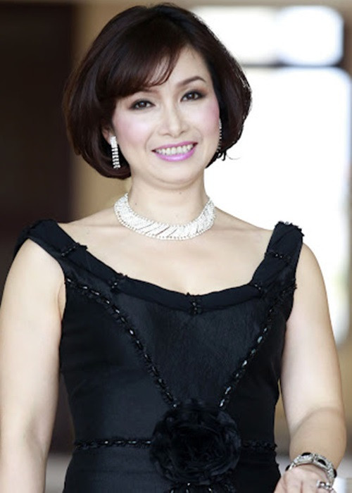 Hoa hậu Việt Nam 1988 - Bùi Bích Phương có trình độ học vấn đáng nể khi tốt nghiệp thủ khoa của chương trình đào tạo Thạc sĩ tại Hàn Quốc năm 1999. Với nền tảng học vấn tốt, cô đi du học rồi trở về làm trong một tổ chức giáo dục lớn.