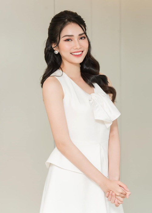 Với thành tích học tập xuất sắc, Phương Anh được tuyển thẳng vào Đại học Ngoại thương và Đại học Bách khoa TP.HCM. Tuy nhiên, mỹ nhân học giỏi này quyết định chọn học Đại học RMIT.