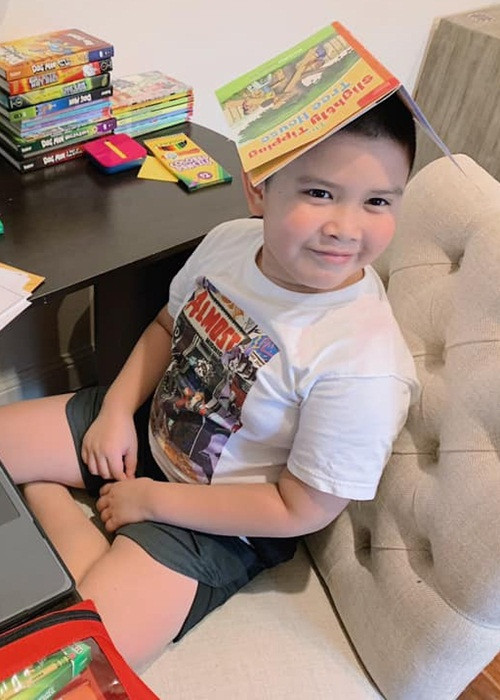 Nữ MC cho biết: “Tôi từng chia sẻ là nếu bé chịu về cùng mẹ, tôi sẽ cho bé học tại trường quốc tế. Tới lớp 9, bé sẽ đi du học. Khi ấy, con tôi dù nhỏ tuổi nhưng đã suy nghĩ và trả lời mẹ rằng muốn học tại Mỹ. Lý do là Gia Phúc đã quen cuộc sống tại đây và có rất nhiều bạn thân là người Việt trong cộng đồng. Đó là ý muốn của con nên tôi chấp nhận”.