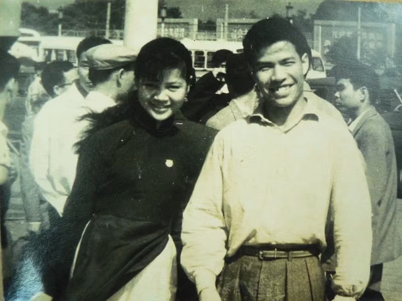 Theo An ninh thủ đô, vợ chồng nghệ sĩ Ngô Mạnh Lân gặp nhau lần đầu tại Liên hoan phim Matxcova 1961. Ngày đó, nghệ sĩ Ngọc Lan 19 tuổi, đi cùng đoàn phim "Lửa trung tuyến" còn họa sĩ Mạnh Lân 27 tuổi, được nhà nước cử đi học tại khoa Họa sĩ, đạo diễn phim hoạt hình tại Đại học Điện ảnh quốc gia Liên bang Xô Viết. Ảnh: Thế giới điện ảnh