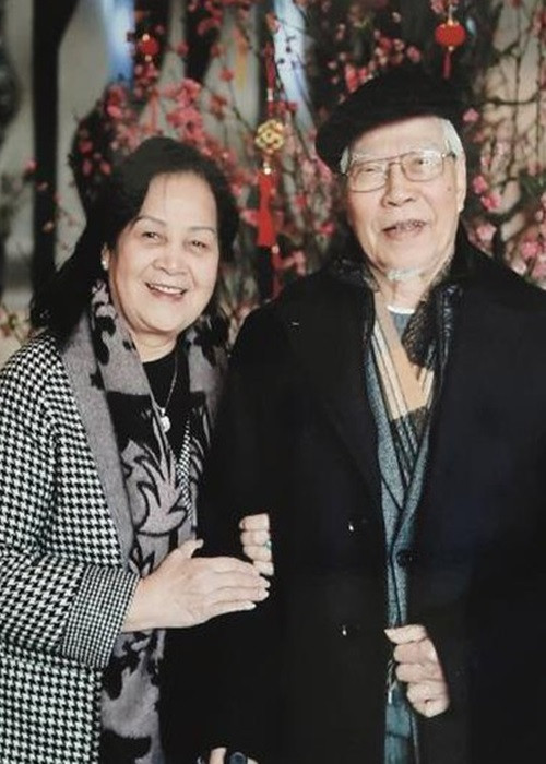 Bà cho biết, vợ chồng bà đã sống với nhau rất nhiều năm nhưng tình cảm vẫn như xưa, vẫn rất yêu nhau. Ảnh: Người đưa tin