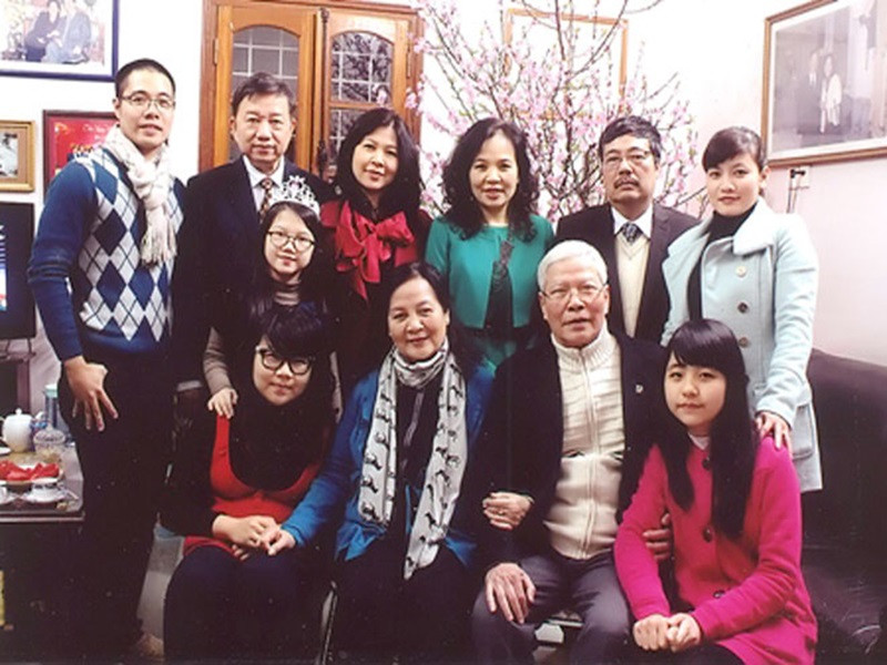 Nghệ sĩ Ngọc Lan nhớ ngày đóng phim “Biển gọi” năm 1967 ở Trà Cổ, con gái lớn Phương Lan lúc ấy mới 3 tuổi cũng phải theo mẹ đi suốt một mùa hè hai mùa đông mới xong phim. Nhớ vợ con, nghệ sĩ Mạnh Lân lặn lội ra tận Trà Cổ để thăm. Ảnh: Văn nghệ công an online