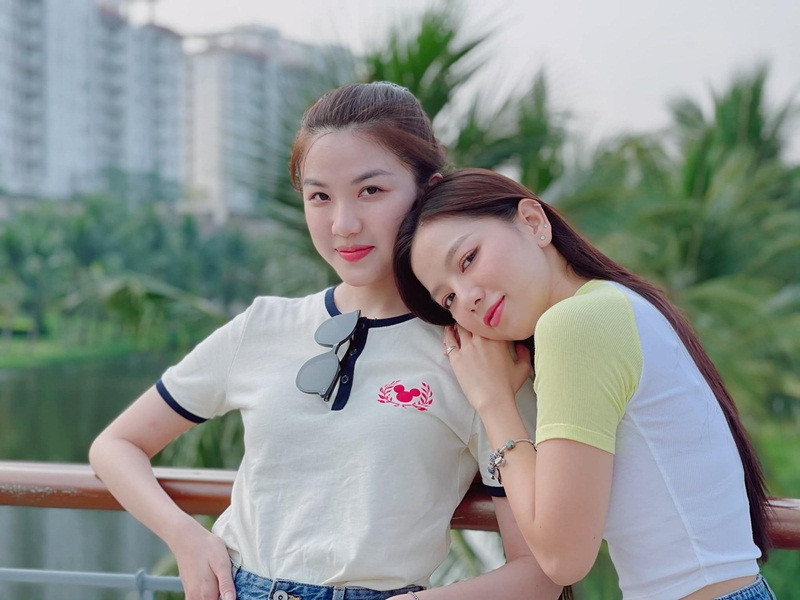 Hạ Anh cho hay: "Đối với mình, Lương Thanh là một người bạn đặc biệt. Bọn mình yêu nhau thật mà, tất nhiên đó là yêu mến, yêu quý. Về lo ngại thì không, tại mình không thấy sự lầm tưởng đó ảnh hưởng gì tới mối quan hệ bọn mình, trái lại vui là đằng khác".